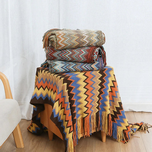 Cobija boho tejida con flecos