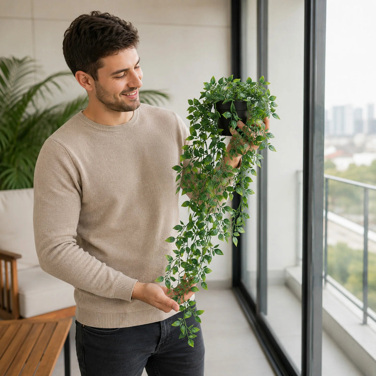 Planta colgante artificial con maceta